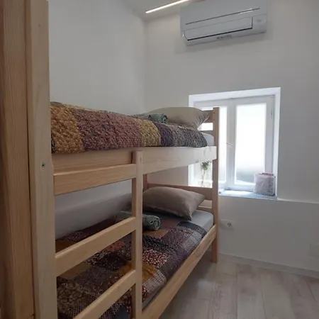 招待所 希贝尼克客房及一室公寓旅馆 3*