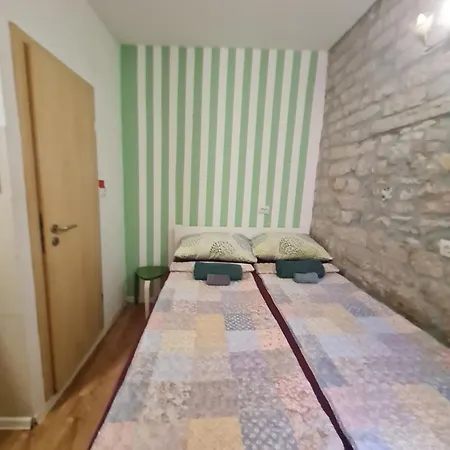 Pensión & 3*