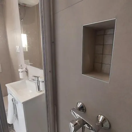 希贝尼克客房及一室公寓旅馆 3* 希贝尼克